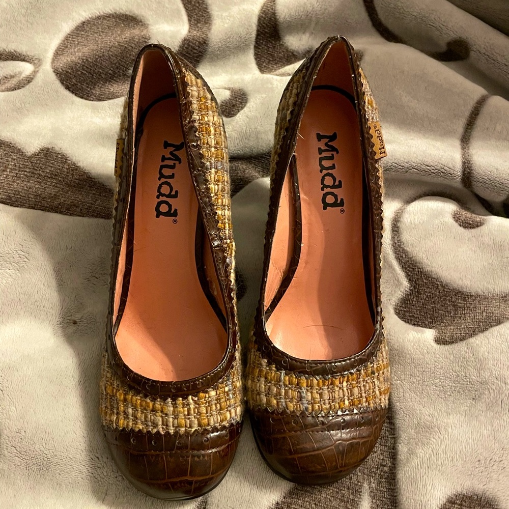 Brown and tan tweed heals